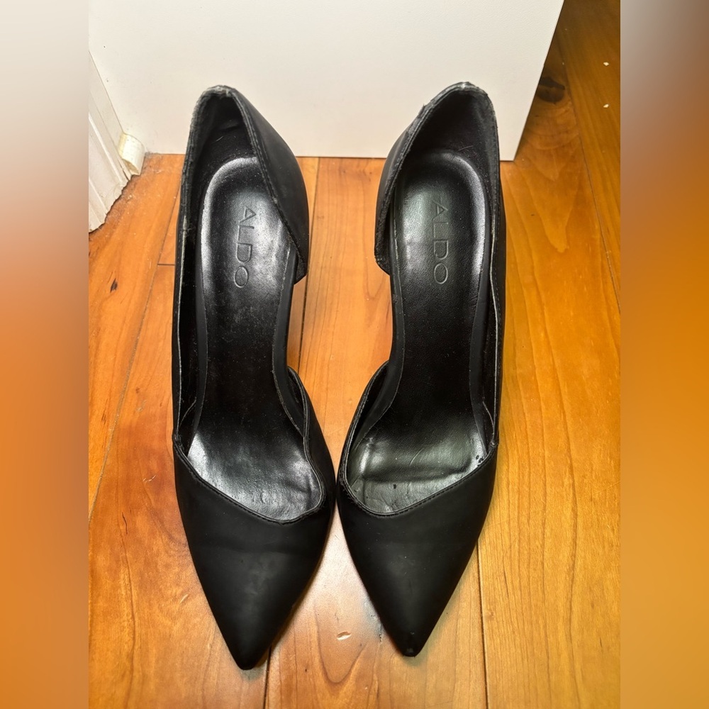 Aldo Black Heels with Gold Accent - Picture 2 of 6